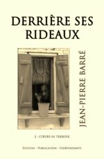 Derrière ses rideaux